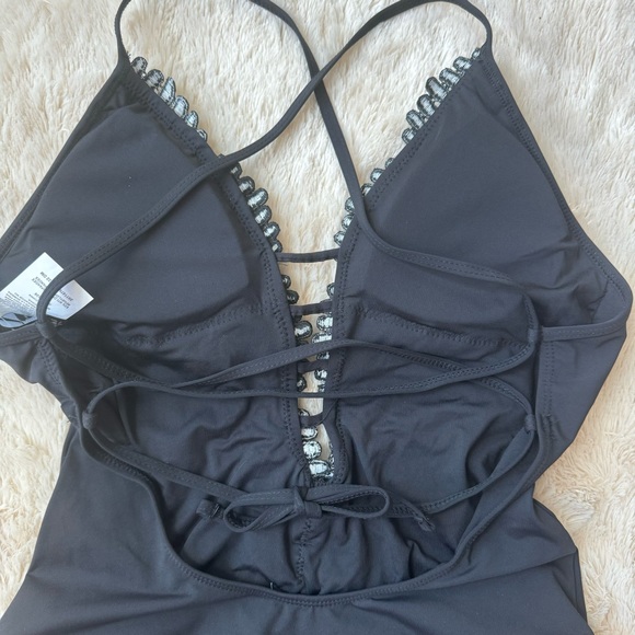 Becca by Rebecca Virtue Delilah Clare Plunge one piece swimsuit black si… - Picture 6 of 11